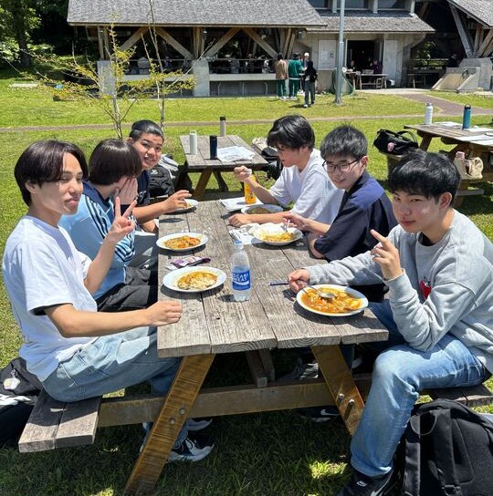 野外炊飯の様子